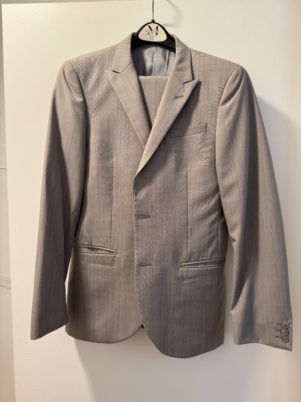 Egara Light Gray Single-Breasted Suit Jacket